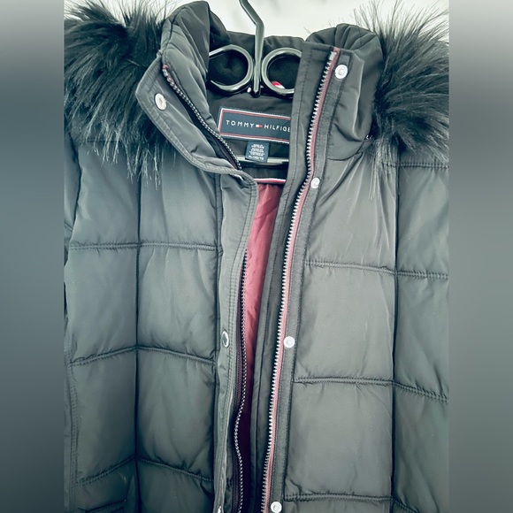 Tommy Hilfiger 3/4 length puffer coat. - Picture 3 of 8